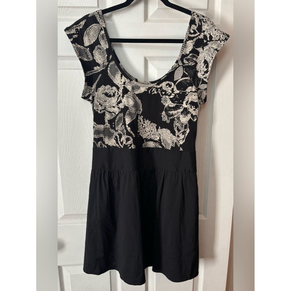 EXPRESS Fit & Flare LBD Black Dress Size 12 Pockets Summer Cocktail Party